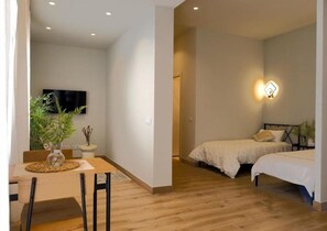 Iron/ironing board, WiFi, bed sheets - R&K Apartment Madrid - With private terrace in Madrid (Madrid)