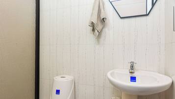 Habitación triple estándar | Baño