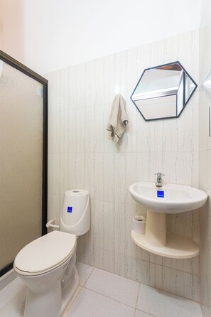 Habitación triple estándar | Baño