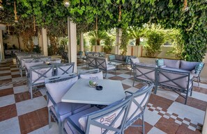 Terrace/patio - Mediteran Wellness & Spa, Congress Center (Bečići)