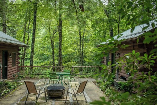 Event Rental - Emerald Lake - Private - Lakefront - Sleeps 20