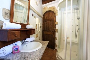Bathroom - Villa Kamilari (Faistos)