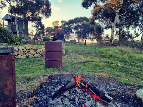 Black Duck Farm.  Cosy Cabin, 10 minutes from Braidwood.
