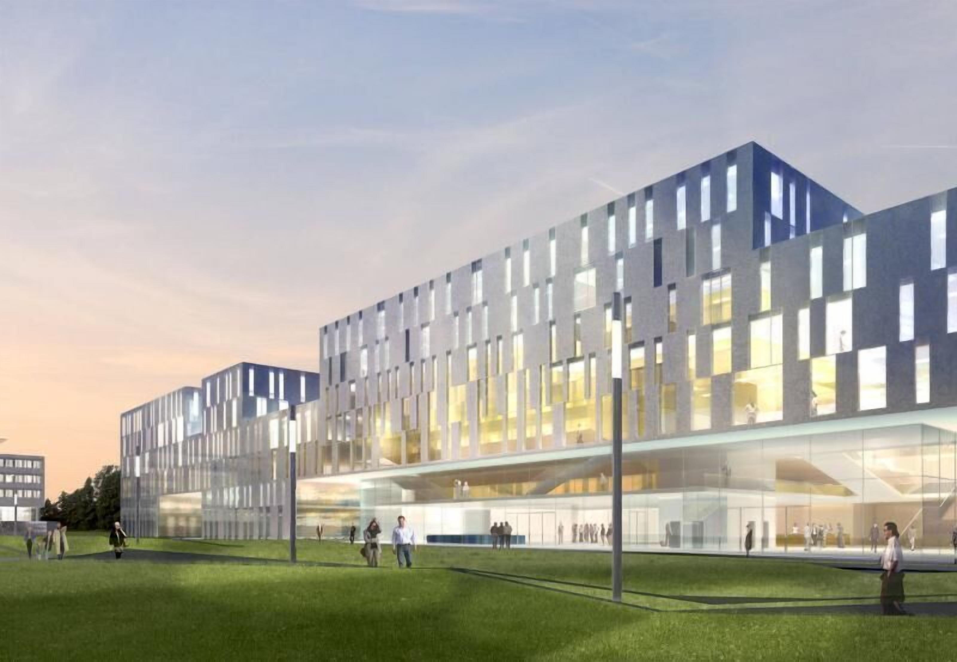 Un bâtiment moderne doté d’une façade en verre, de plusieurs étages et d’un toit plat.