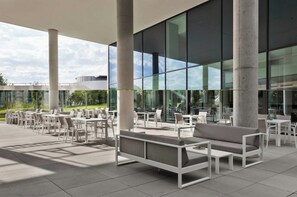 Outdoor dining - Courtyard Munich Garching (Garching)