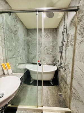 Bathroom - Shihlin Inn (Taipei)