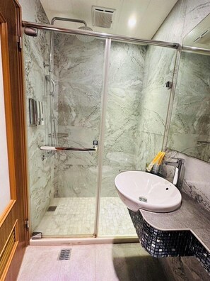 Bathroom - Shihlin Inn (Taipei)
