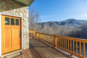 Property grounds - Mountain View Retreat - Private home with stunning Grandfather Mtn views (Banner Elk)