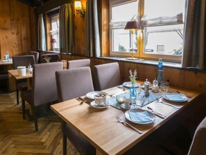 Dining - Hotel Restaurant Löwen (Rust)