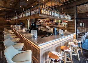 Bar (on property) - Europa-park Freizeitpark & Erlebnis-resort, Hotel Krønasår (Rust)