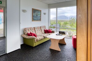 Living area - Brunnhóll Country Guesthouse (Höfn)
