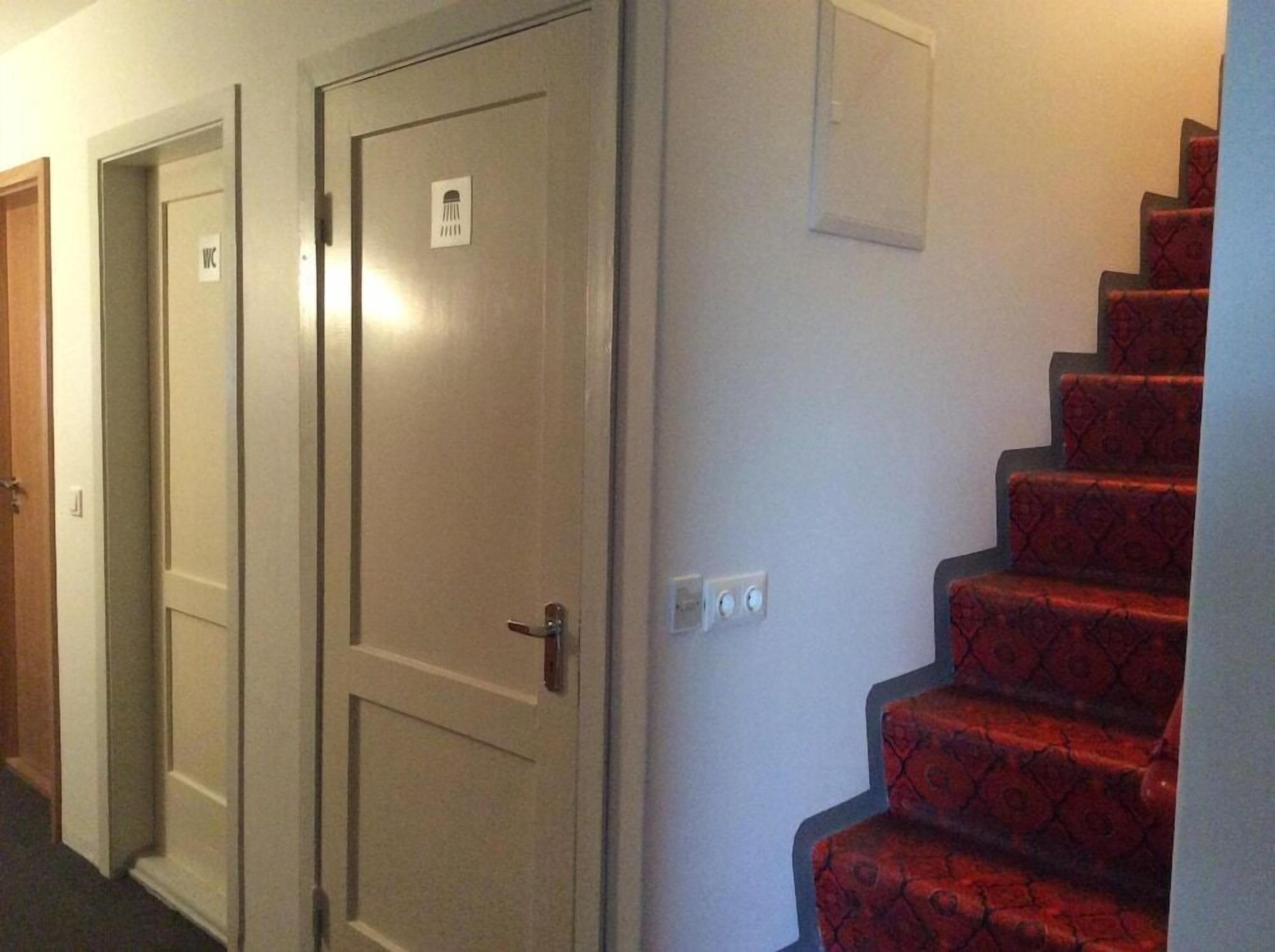 المنشأة من الداخل