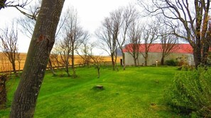 Property grounds - Kalfafellsstadur Bed & Breakfast (Kalfatellsstadhur)