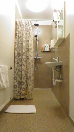 Bathroom - Kalfafellsstadur Bed & Breakfast (Kalfatellsstadhur)