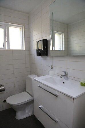 Bathroom - Reynivellir (Reynivellir)