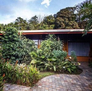 Khuôn viên nơi lưu trú