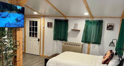 cozy one-bed, one-bath cabin in Galeton, PA. Pine Creek within walking distance