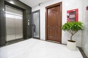 Interior - Reddoorz Plus Near E-town 2 (Ho Chi Minh City)