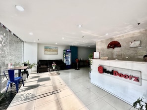 Lobby - Reddoorz Plus Near E-town 2 (Ho Chi Minh City)