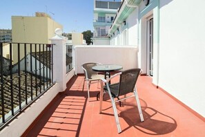 Outdoor dining - Hotel Ciudad Estepona (Estepona)