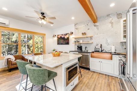 Fridge, microwave, oven, stovetop. New! Lake McDonald Townhome. In Glacier National Park!