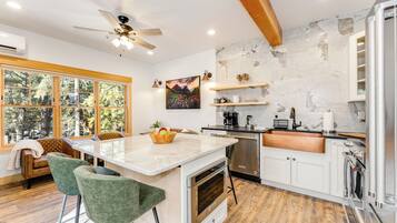 Réfrigérateur, micro-ondes, plaque de cuisson, lave-vaisselle