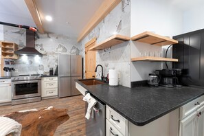 Fridge, microwave, stovetop, dishwasher - New! Lake McDonald Townhome. In Glacier National Park! (West Glacier)