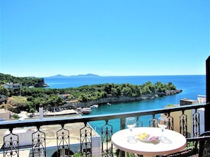 Outdoor dining - Gorgona Studios (Alonissos)