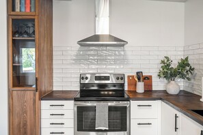 Micro-ondes, four, plaque de cuisson, lave-vaisselle