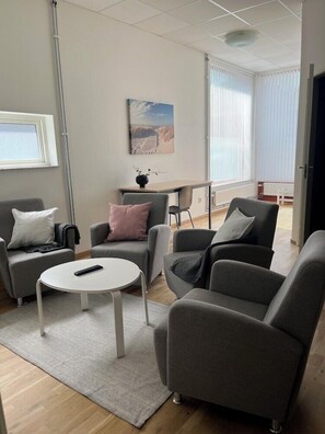 Living area - Hotel Torslanda Studios (Torslanda)