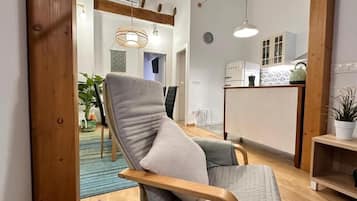 Een smart-tv en boeken