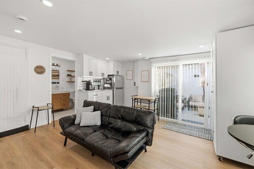 Newly Renovated 1BR Suite, Patio BBQ, Fire Pit