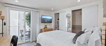 Newly Renovated 1BR Suite, Patio BBQ, Fire Pit