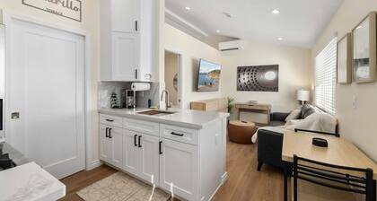 Luxury 1BR Suite Kitchen, Fireplace, Laundry, BBQ