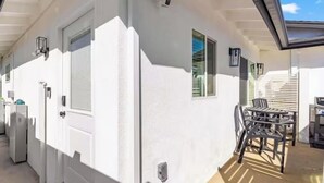A white mobile home with a covered patio, a door, and a window. - Luxury 1BR Suite Kitchen, Fireplace, Laundry, BBQ (Simi Valley)