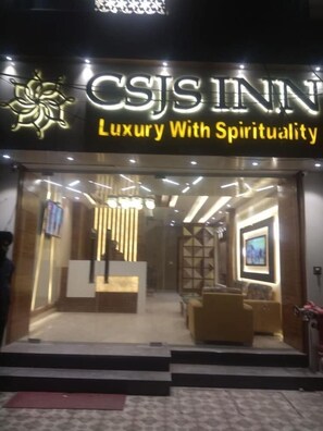 تفاصيل الفندق من الخارج