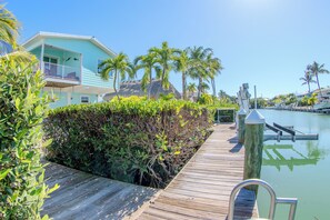Property grounds - 3-bedroom house in lovely Marathon with canal and private dock close to Sombrero (Marathon)