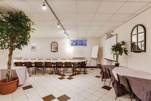 Dining - Brit Hotel Essentiel Suisse et Bordeaux (Grenoble)