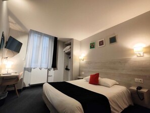 Room - Brit Hotel Essentiel Suisse et Bordeaux (Grenoble)