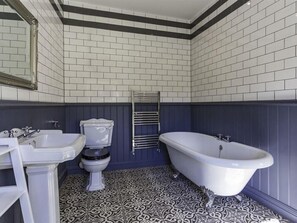 Bathroom - The Dirty Bottles Inn (Alnwick)