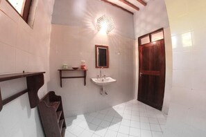 Bathroom - Kipepeo Lodge (Jambiani)