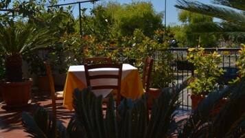 تناول الطعام بالخارج