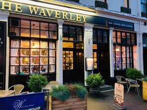 Exterior - The Waverley Hotel (Callander)