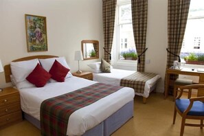 Room - The Waverley Hotel (Callander)