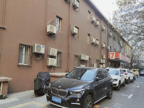 Property grounds - 7 Days Inn Premium ex Beijing Dongzhimen Airport Express Station (Beijing)