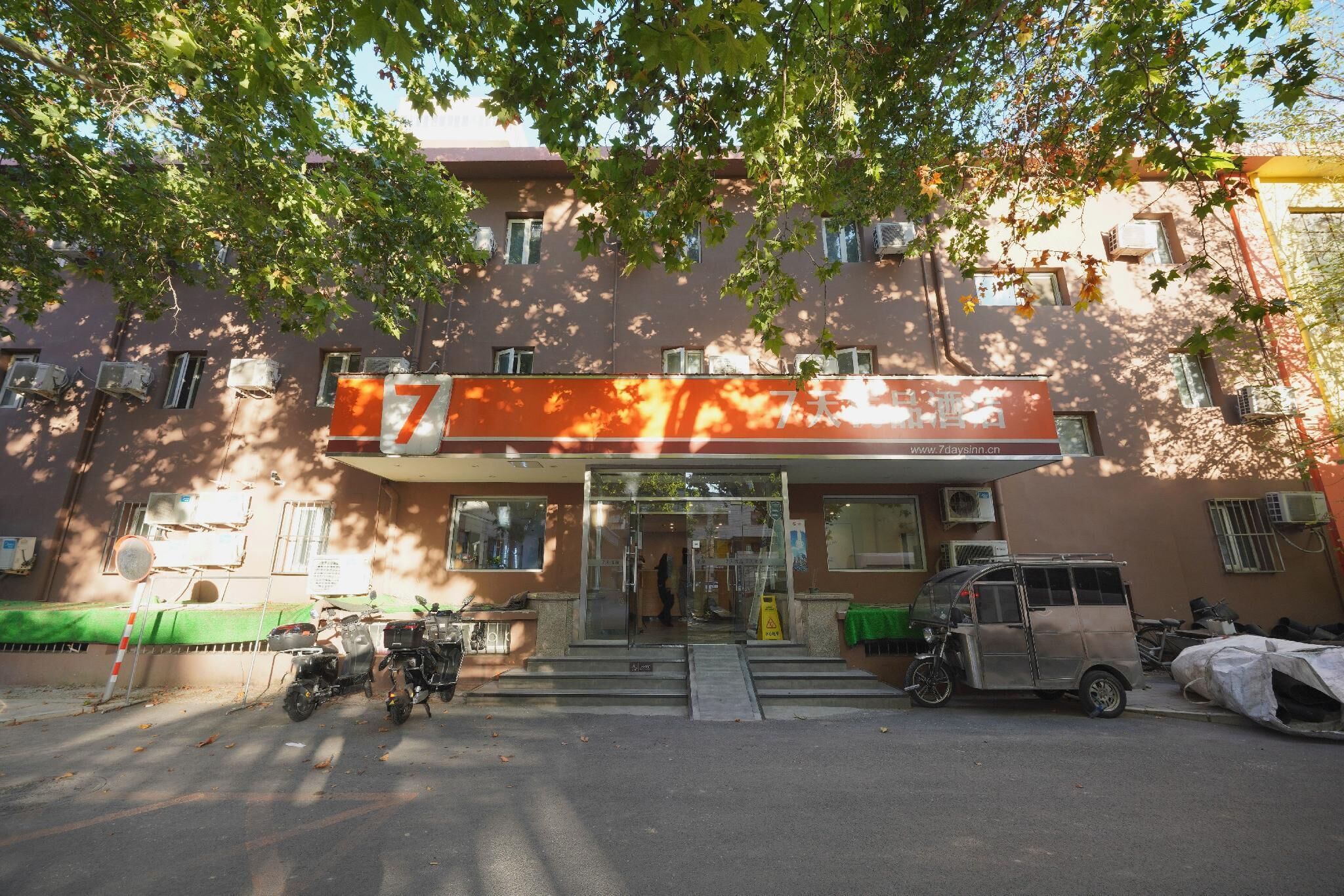 المنشأة من الخارج