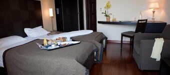 Hotel The Originals Le Jules Verne