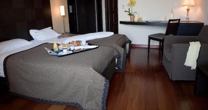 Hotel The Originals Le Jules Verne