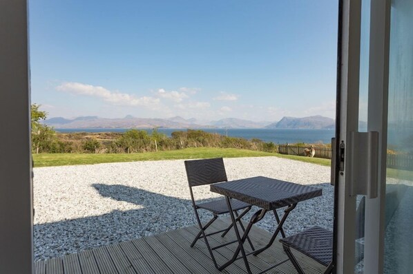 Outdoor dining - Knoydart Bed and Breakfast (Sleat)