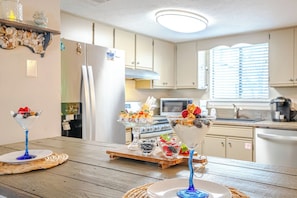 Fridge, microwave, oven, stovetop - Venture Out @ Gulf Highlands Beach Resort Sleeps 6 (Panama City Beach)